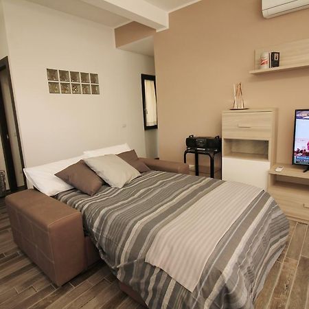 Eur Bright Spacious Terraced Apartment With Private Parking Only For Small Cars Roma Dış mekan fotoğraf