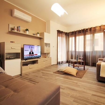 Eur Bright Spacious Terraced Apartment With Private Parking Only For Small Cars Roma Dış mekan fotoğraf