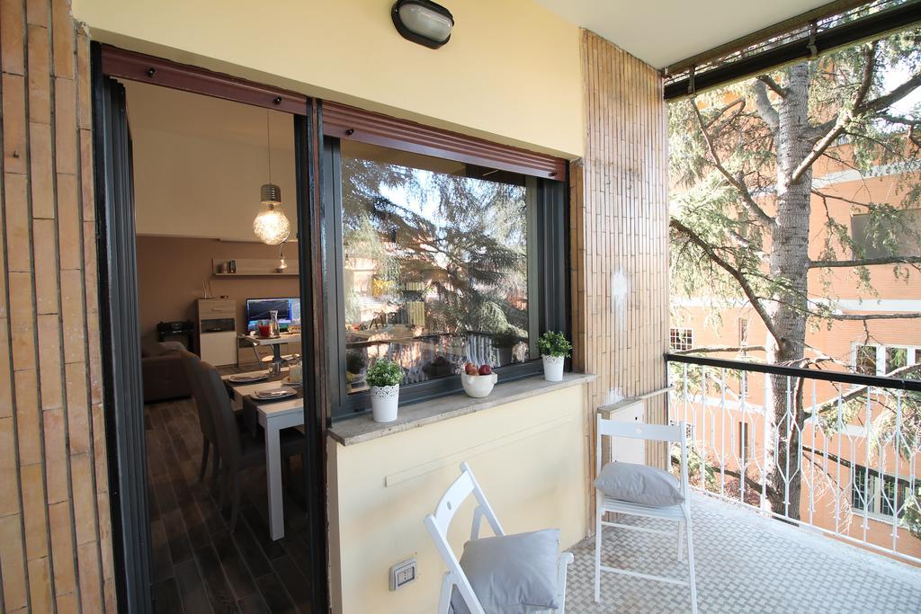 Eur Bright Spacious Terraced Apartment With Private Parking Only For Small Cars Roma Dış mekan fotoğraf