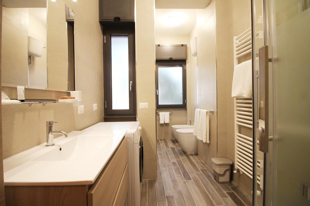 Eur Bright Spacious Terraced Apartment With Private Parking Only For Small Cars Roma Dış mekan fotoğraf