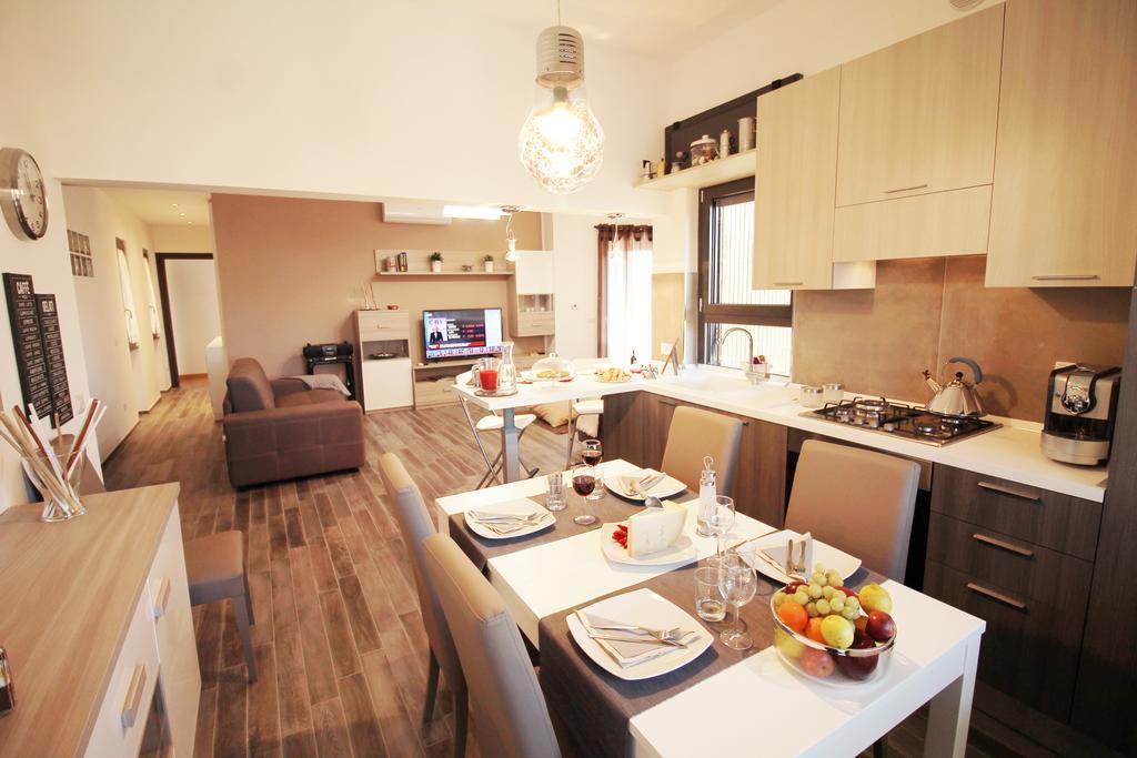 Eur Bright Spacious Terraced Apartment With Private Parking Only For Small Cars Roma Dış mekan fotoğraf