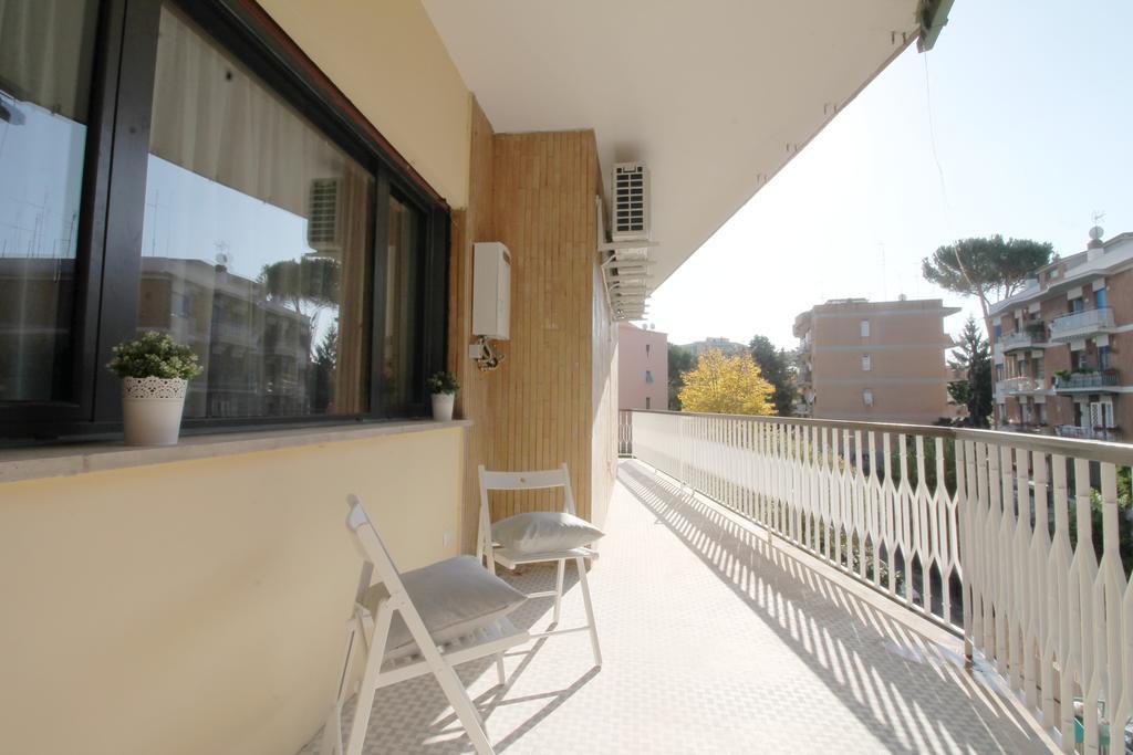 Eur Bright Spacious Terraced Apartment With Private Parking Only For Small Cars Roma Dış mekan fotoğraf