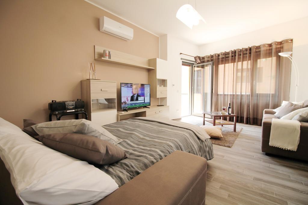 Eur Bright Spacious Terraced Apartment With Private Parking Only For Small Cars Roma Dış mekan fotoğraf