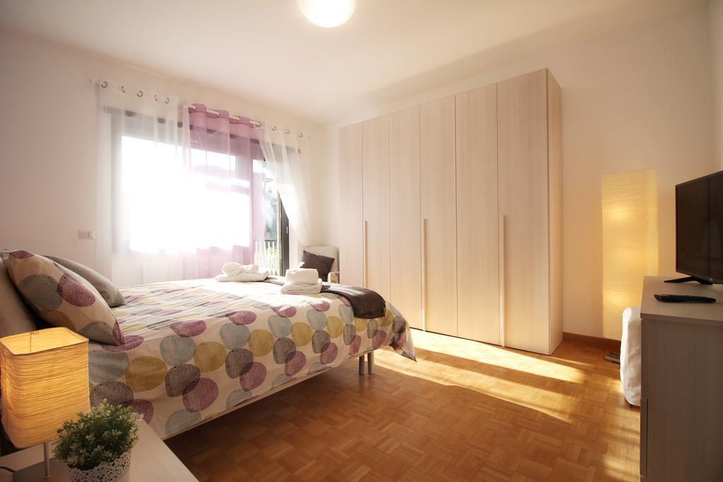 Eur Bright Spacious Terraced Apartment With Private Parking Only For Small Cars Roma Dış mekan fotoğraf