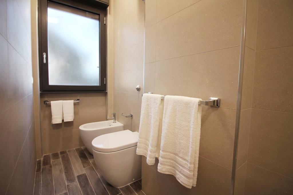 Eur Bright Spacious Terraced Apartment With Private Parking Only For Small Cars Roma Dış mekan fotoğraf