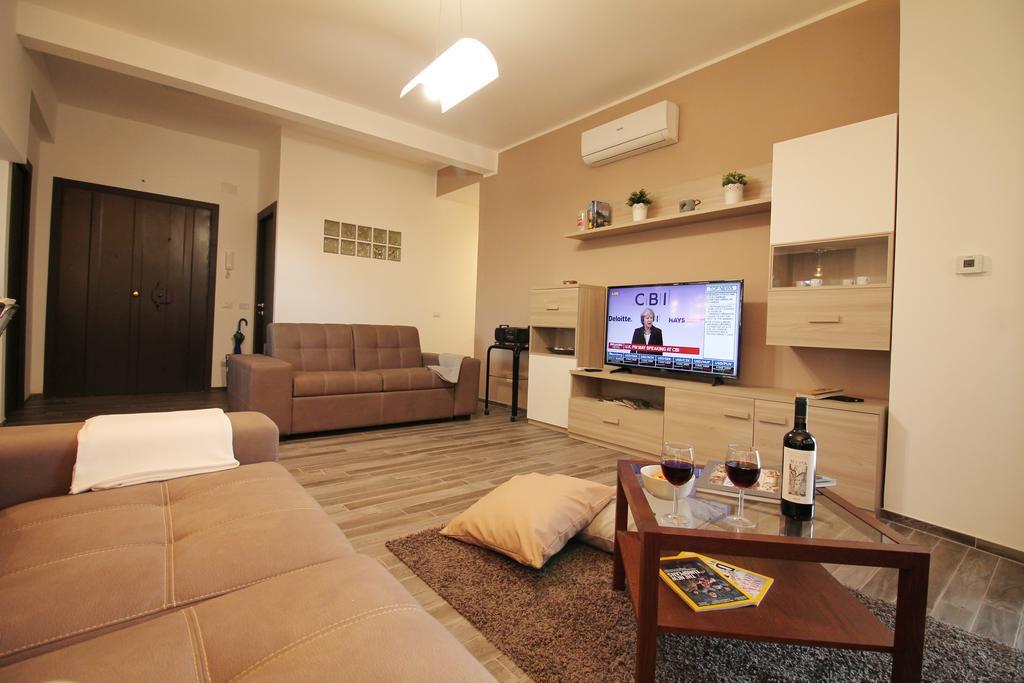 Eur Bright Spacious Terraced Apartment With Private Parking Only For Small Cars Roma Dış mekan fotoğraf