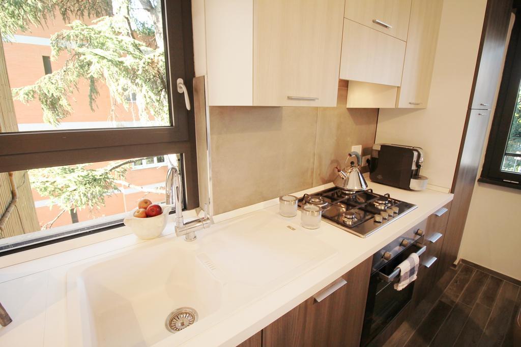 Eur Bright Spacious Terraced Apartment With Private Parking Only For Small Cars Roma Dış mekan fotoğraf