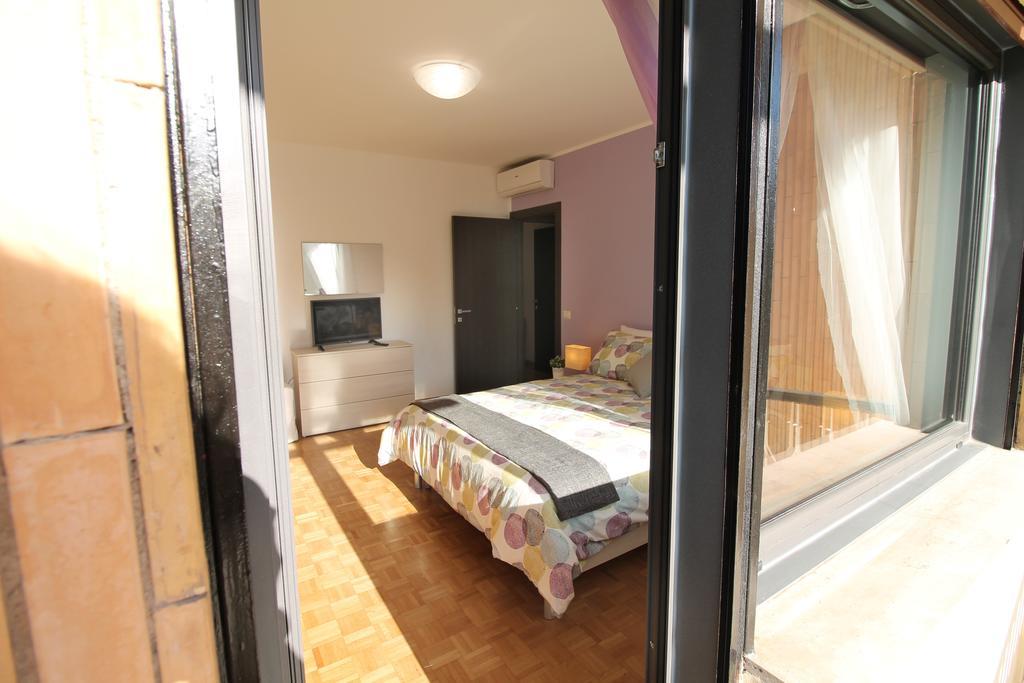 Eur Bright Spacious Terraced Apartment With Private Parking Only For Small Cars Roma Dış mekan fotoğraf